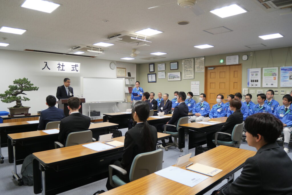 令和7年度　入社式